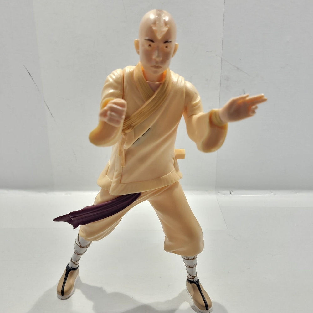AVATAR THE LAST AIRBENDER AANG ULTIMATE BATTLE ACTION FIGURE 10" LOOSE NO BATON